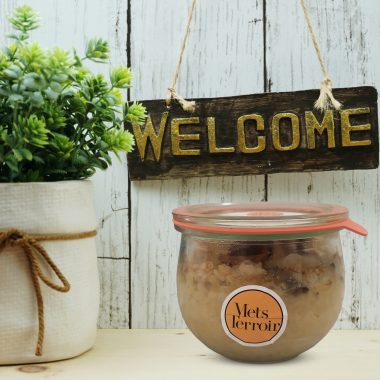 Welcome sign and home decor with space copy background